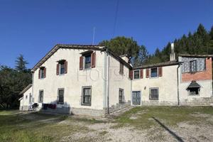 Appartamento di 350 m² con più di 5 locali e box a