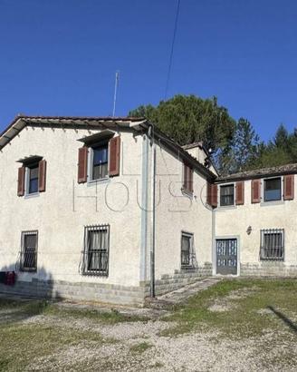 Appartamento di 350 m² con più di 5 locali e box a