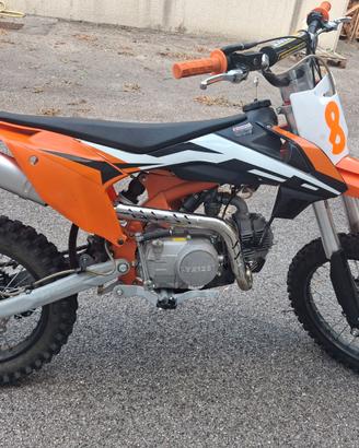 Pit bike