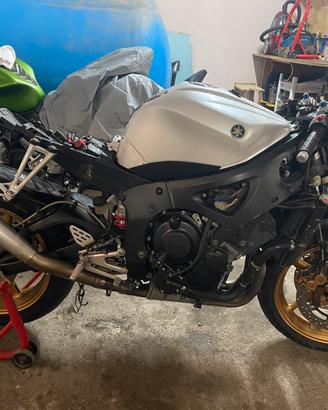 Ricambi yamaha r6 2003