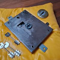 Serratura a doppia mappa per porta blindata