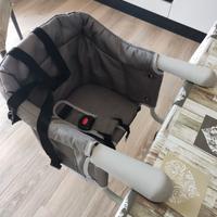 seggiola per bebè da inserire nel tavolo da pranzo