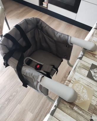 seggiola per bebè da inserire nel tavolo da pranzo