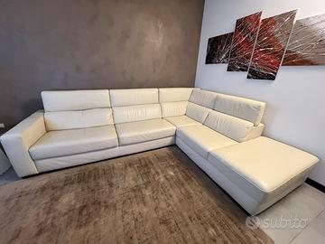 Divano in pelle 2.50 mt x 3.10 mt