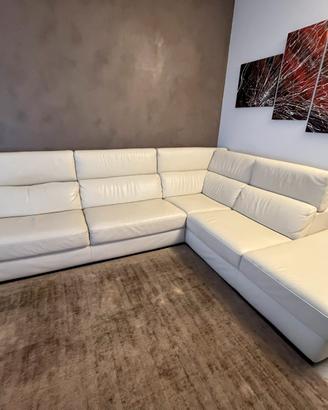Divano in pelle 2.50 mt x 3.10 mt