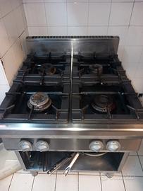 cucina 4 fuochi professionale 