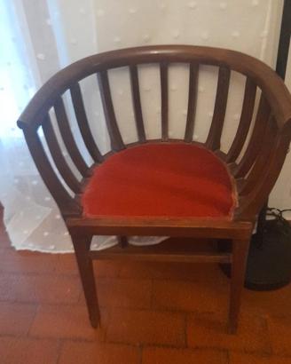 Poltroncina,orologio a pendolo, portaoggetti