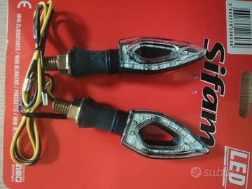 FRECCE LED MOTO CLI7053 TRIANGOLARE OMOLOGATE UNIV