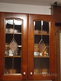 mobile in ciliegio con vetri artistici 