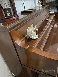 tavolo e sedie nuove e pianoforte!