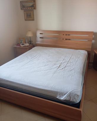Letto matrimoniale con contenitore 