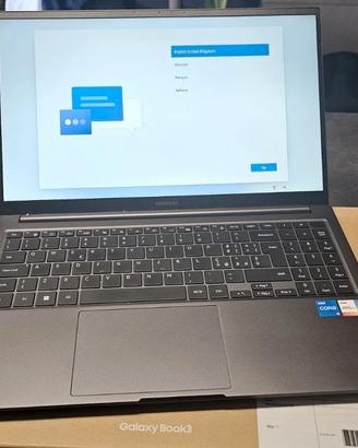 Samsung Galaxy Book3 15,6 - SD, I5, 8GBram