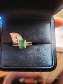 Anello Oro Rosa 14K con smeraldo 1,58ct  e diaman
