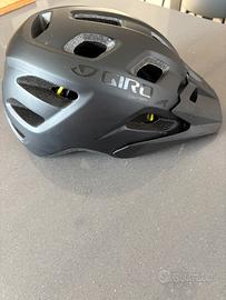 Casco giro fixture mips