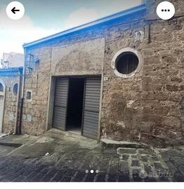 Garage + ammezzato comunicante in zona centr