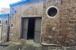 Garage + ammezzato comunicante in zona centr