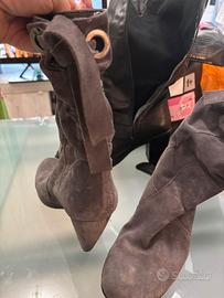 stivaletti camoscio mezza gamba tacco basso