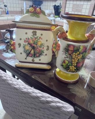 Orologio da parete e vaso