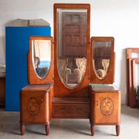 Elegante toeletta vintage in radica di noce