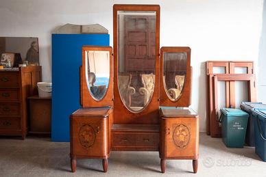 Elegante toeletta vintage in radica di noce