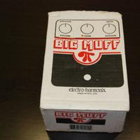 EFFETTO A PEDALE PER CHITARRA - BIG MUFF
