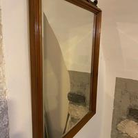 Specchio con cornice in noce