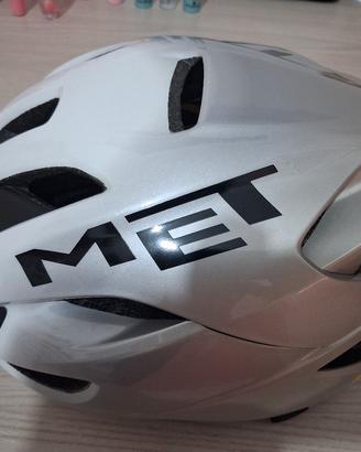 casco met rivale