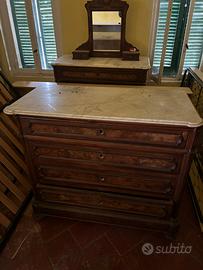 Cassettiere antiche con marmo