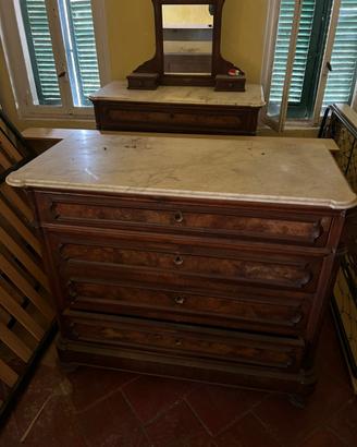 Cassettiere antiche con marmo