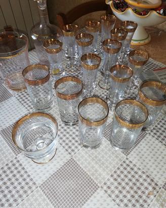 set di bicchieri con 1bottiglia e 1 brocca
