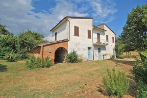 Montepulciano (SI), casa di campagna con terreno