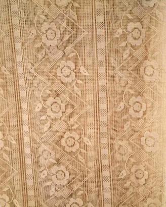Tenda beige floreale e geometrica