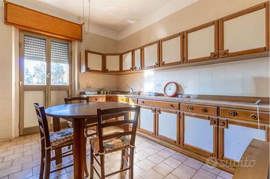 Ampio appartamento in via Abruzzi