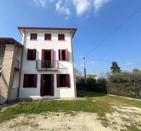 VILLA A SCHIERA D'ANGOLO A SAN ZENONE DEGLI EZZELI