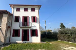 VILLA A SCHIERA D'ANGOLO A SAN ZENONE DEGLI EZZELI