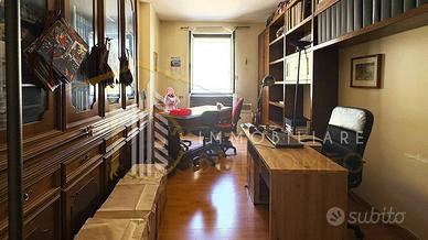 Immobile di 89 m² a Monza