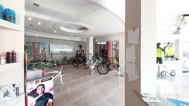 Immobile di 220 m² con 3 locali a Foligno