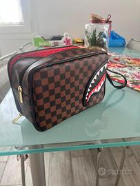 Pochette Sprayground nuova