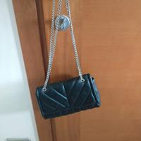 borsetta nera pull & bear 