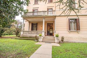 PRESTIGIOSA VILLA PLURICAMERE - autentica e pot...