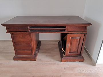 Scrivania in legno massello