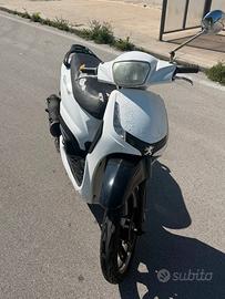 Scooter Peugeot Tweet RS 125/150 Trattabile 