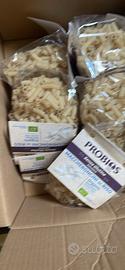 Gnocchi  e pasta tipo fusilli penne ecc ecc.  X ci