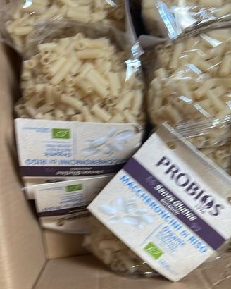 Gnocchi  e pasta tipo fusilli penne ecc ecc.  X ci