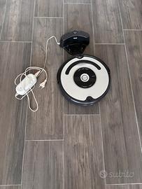 Robot pulisci pavimenti Roomba 560