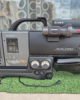 Sony CCD-V200E Video8 Vintage Bundle