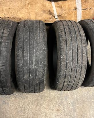 Gomme estive 235/55/18 104 T