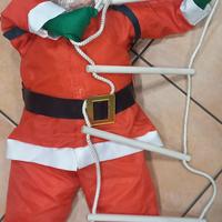 decorazione babbo natale su scala