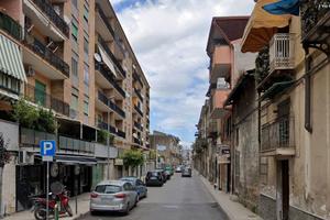 Acerra, Via Soriano: locale commerciale 2 ingressi