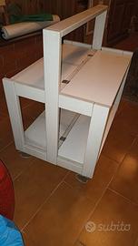 Tavolino richiudibile con rotelle